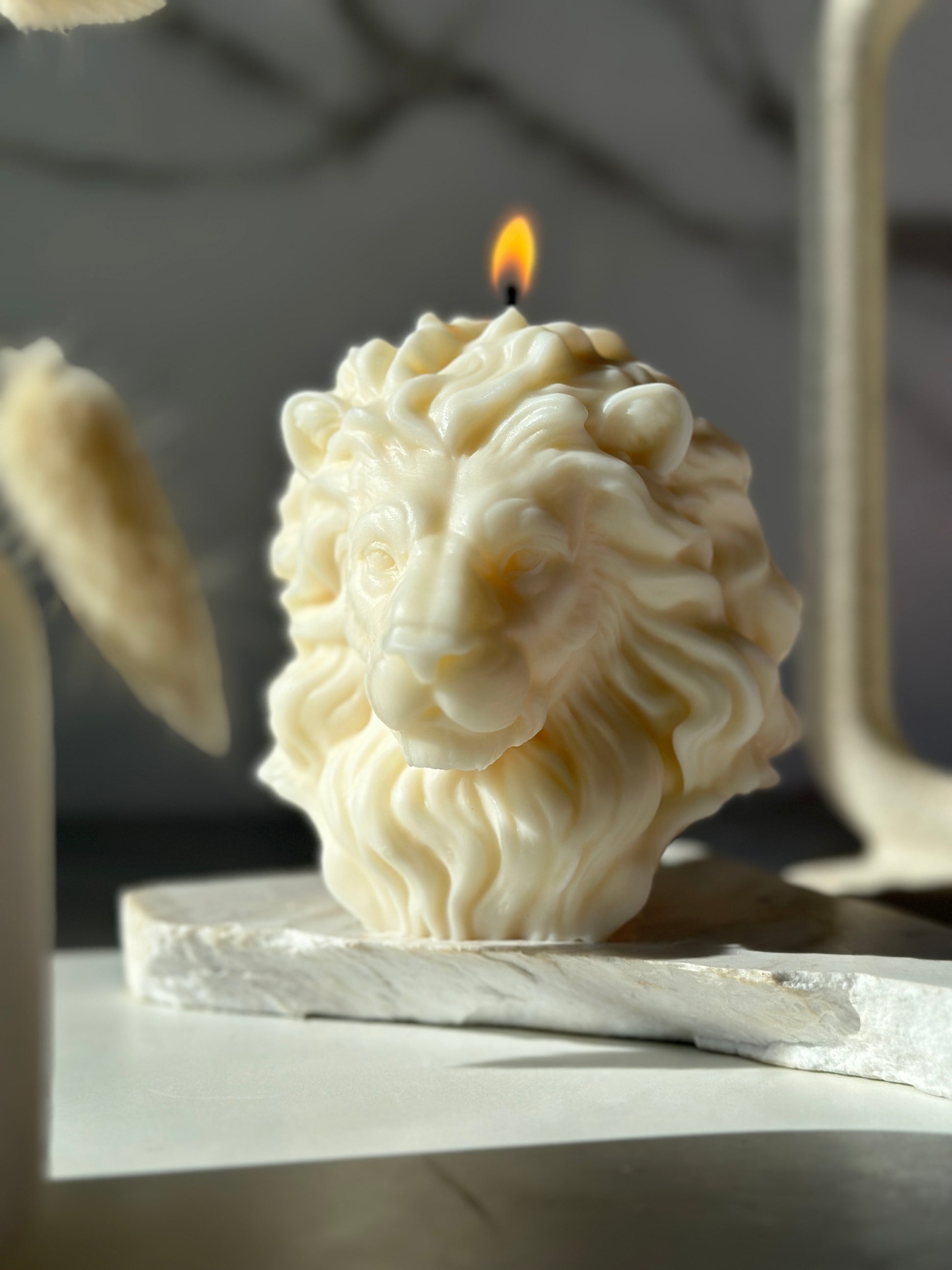 lion head candle 